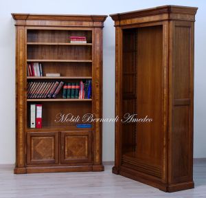 Librerie stile classico in legno massello di noce con intarsi in ulivo produzione artigianale